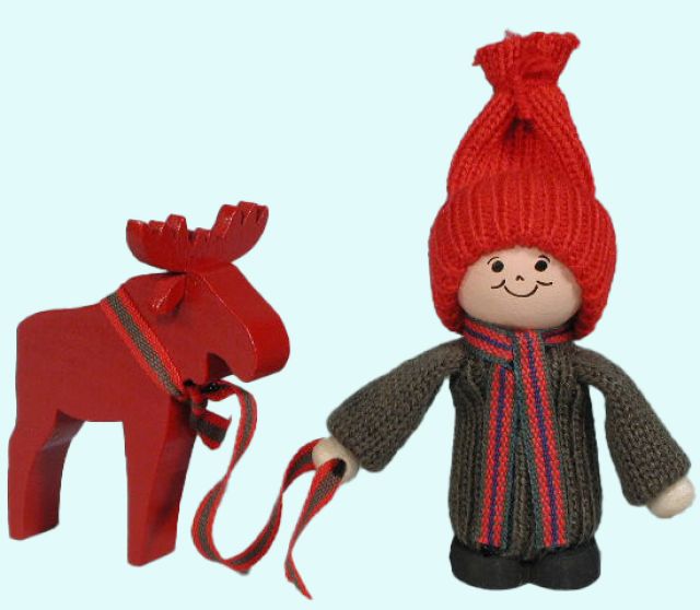 Tomte w/ moose on leash