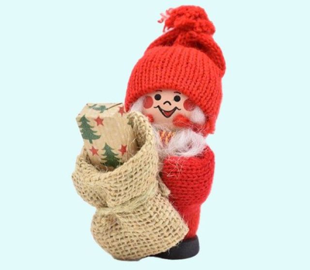 Tomte girl w/package in sack