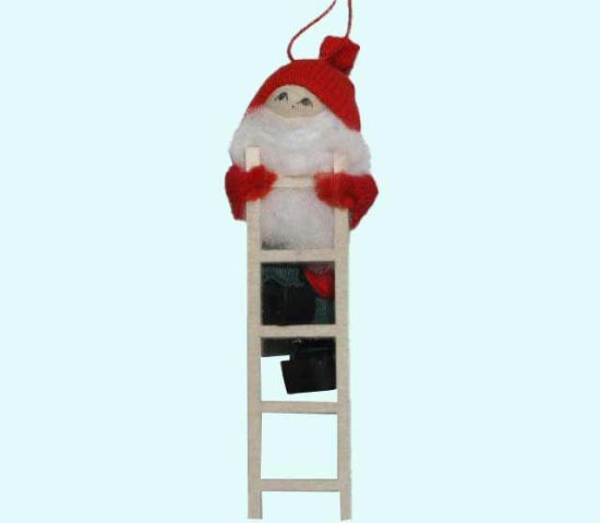 Tomte on ladder