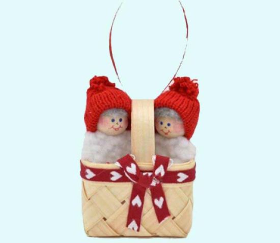 Tomte kids in basket, white blanket