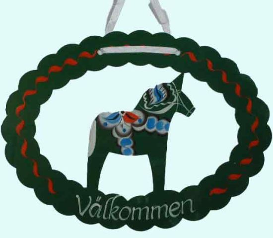 Metal wreath w/ Dalahorse, green, Välkommen