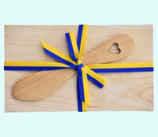 Sandwich board w/ spreader, heart cutout