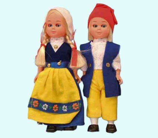 Swedish couple dolls 4"