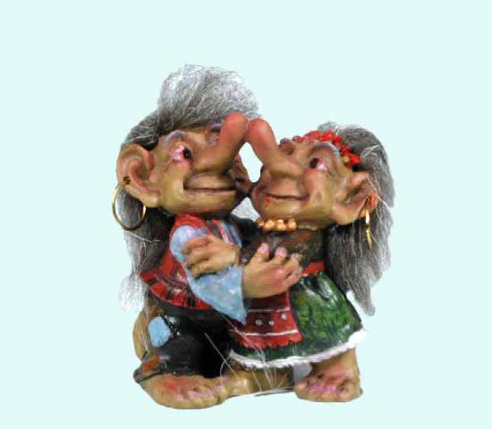 Troll couple dancing, mini