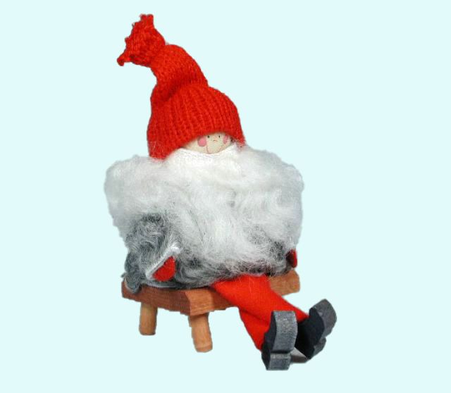 Tomte on bench