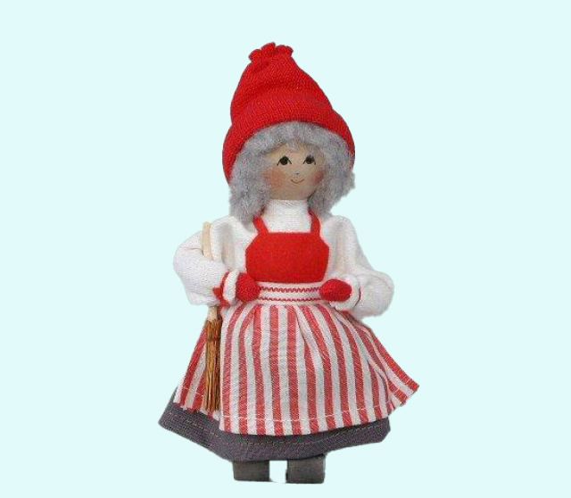 Tomtemor w/ striped apron & broom