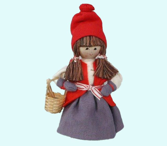 Tomtemor w/ grey apron & knitting basket