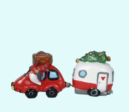 Tomte in car w/ camper