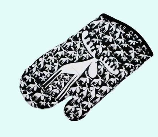 Oven mitt, moose herd black / white